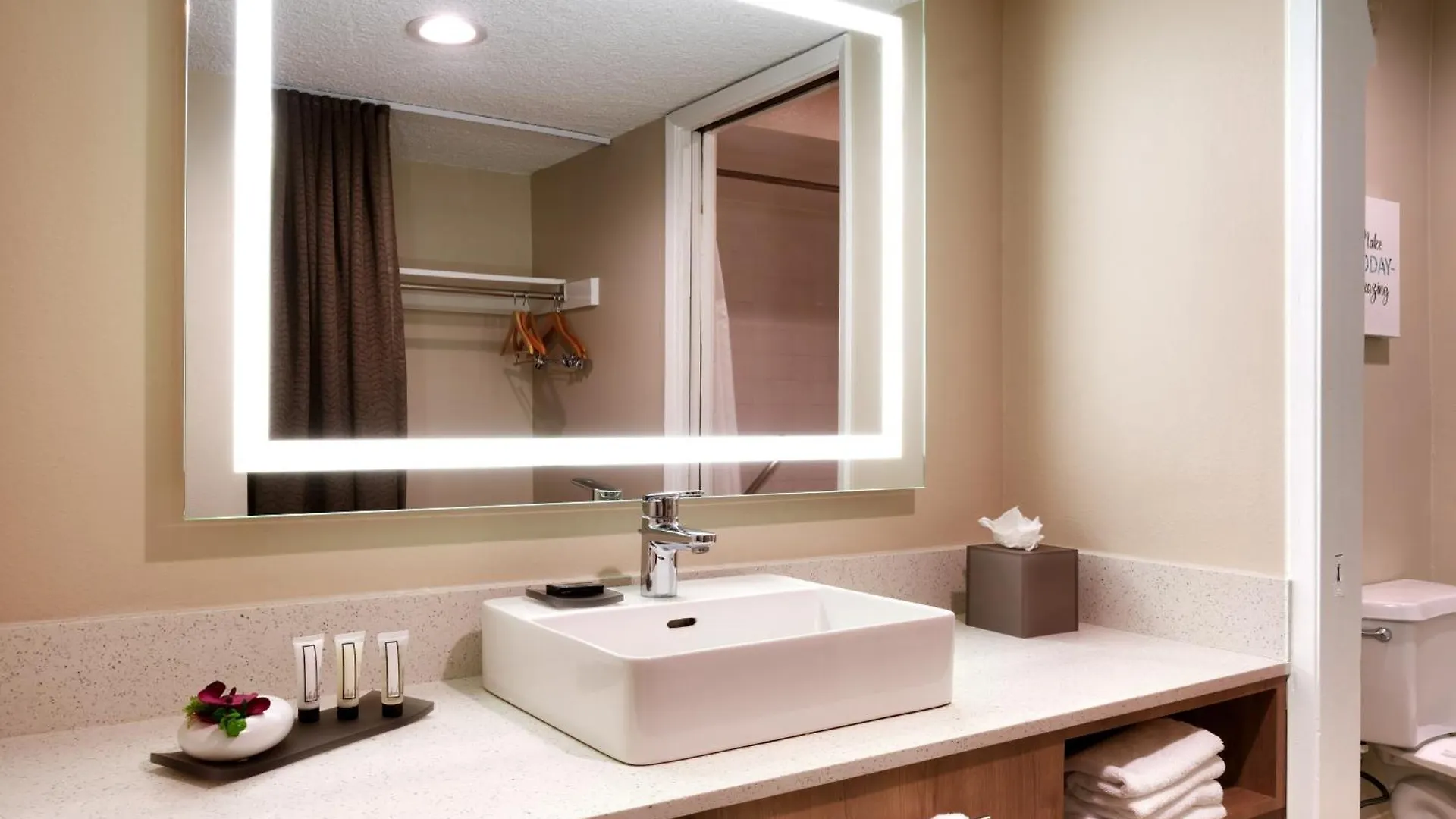 ***  Atrium Hotel Orange County Irvine USA